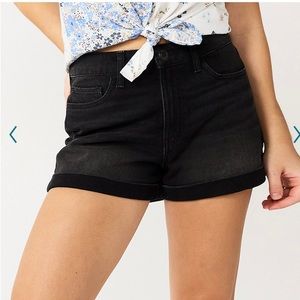 So High Rise Mom Short. NWT
